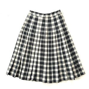 Chaus Vintage Black & Ivory Plaid Pleated Skirt
